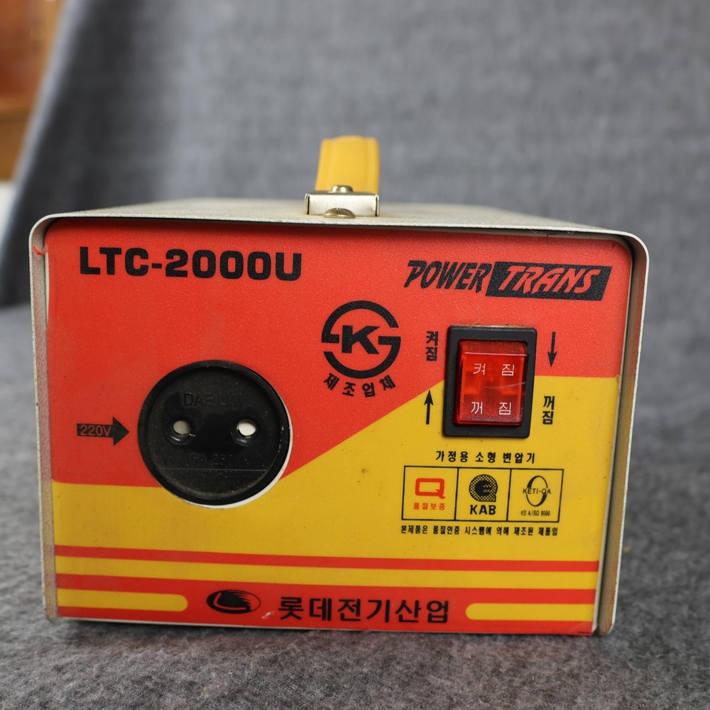 Lotte LTC-2000U Step Up Power Transformer 110V To 220V Type A C Outlet Gray
